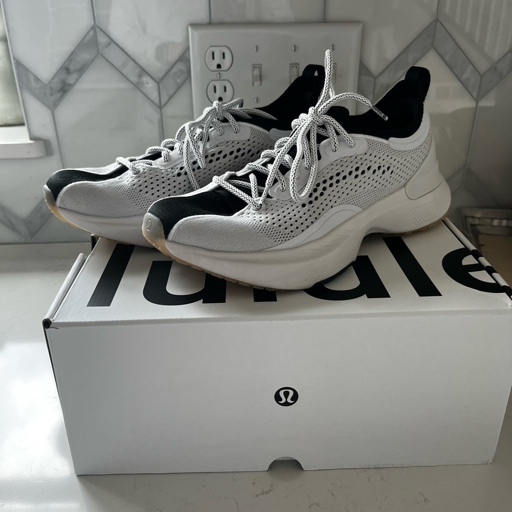 Lululemon Chargefeel 3 Sneakers Black & White 8.5